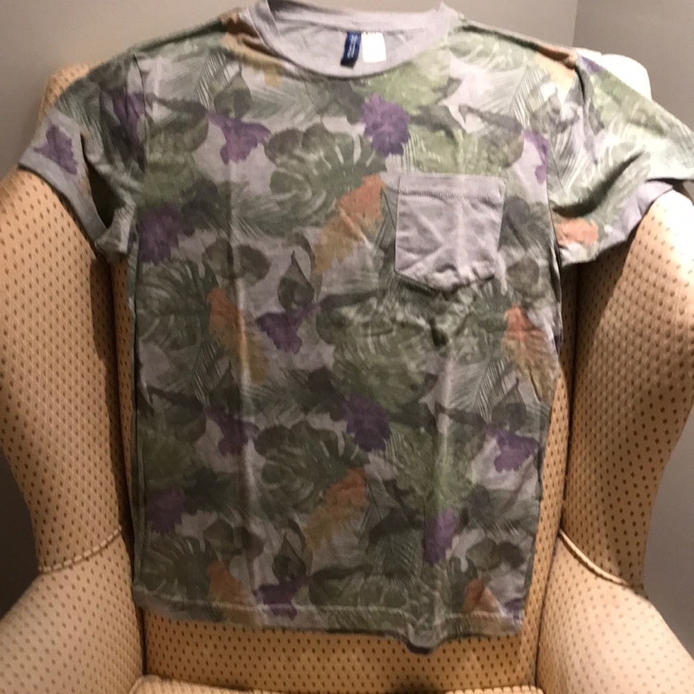 Men’s T-Shirt Small Divided